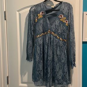 Long sleeve cute floral lace dress!